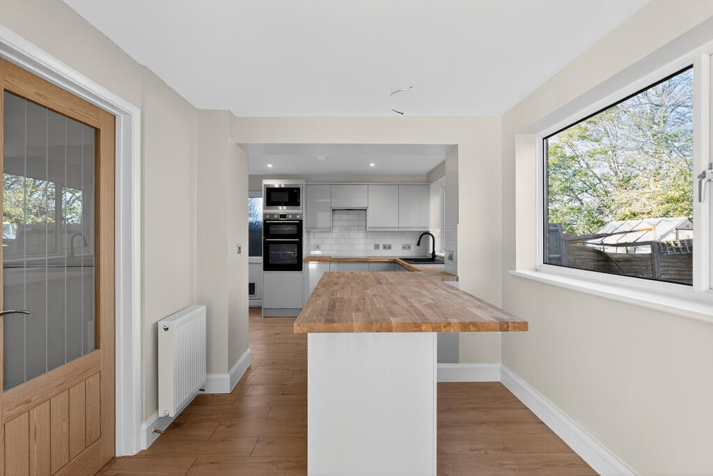 House in Redhill - View 3