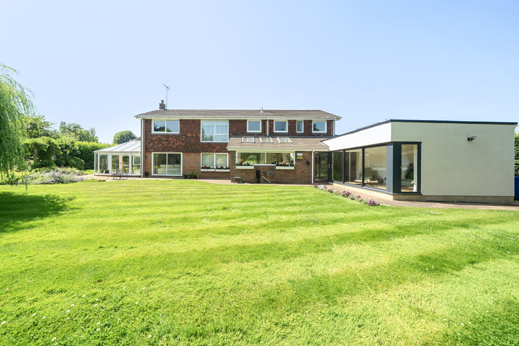 Main image of property: Little Hollis, Great Missenden, HP16