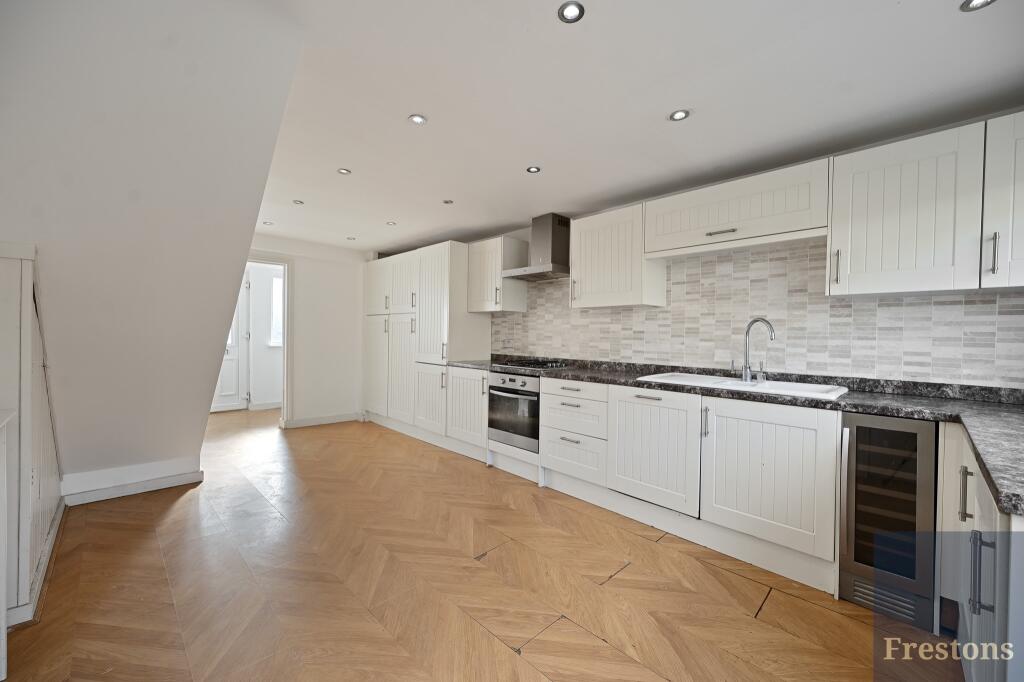 House in Hertsmere, Hertfordshire - View 4
