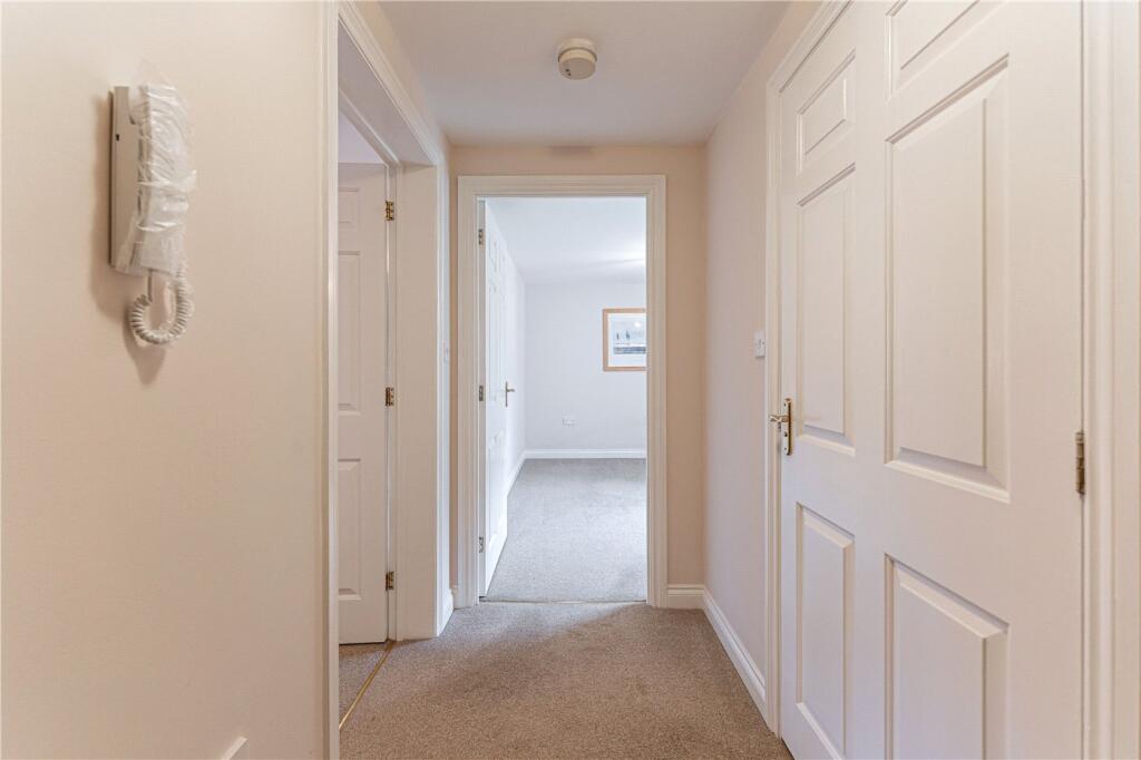 Apartment in Warwick, Woodloes Park - View 4