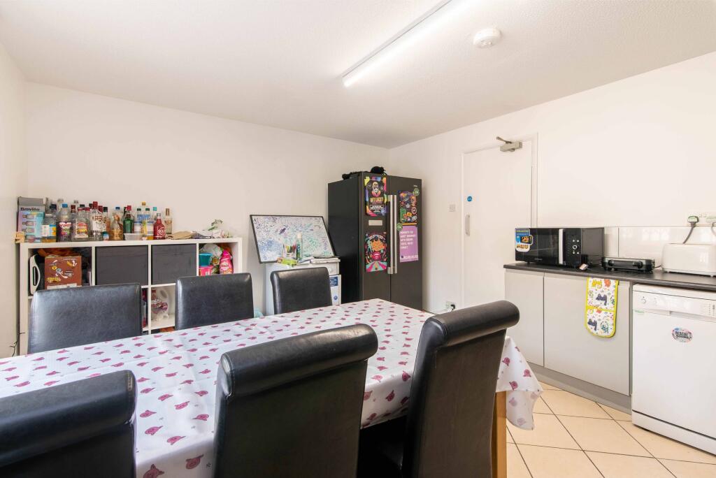 House in Nottingham, Nottinghamshire - View 2