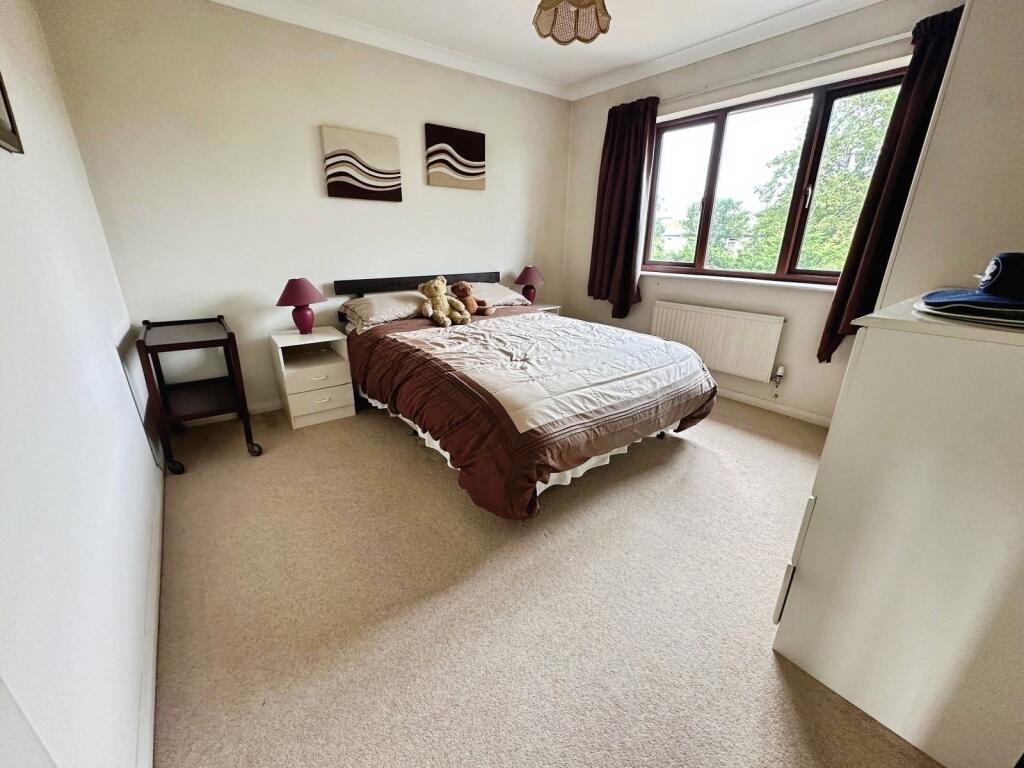 House in Winnersh, Sindlesham - More