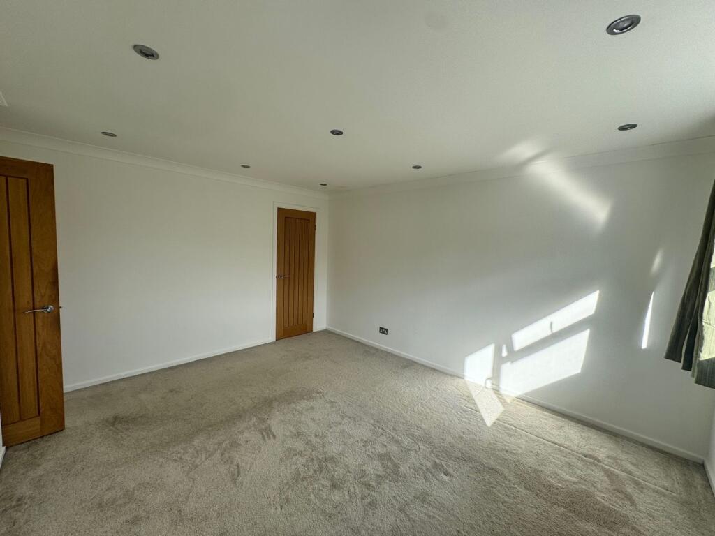 House in High Wycombe, Disraeli, Castlefield - View 5