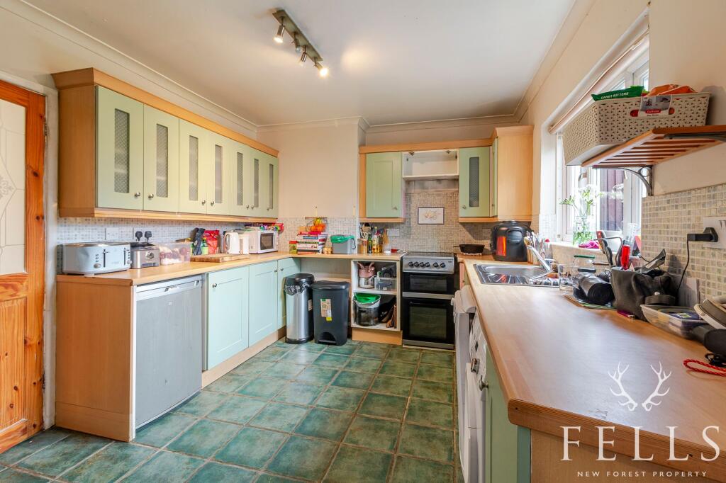 Hurst Road, Ringwood, BH24 photo 4