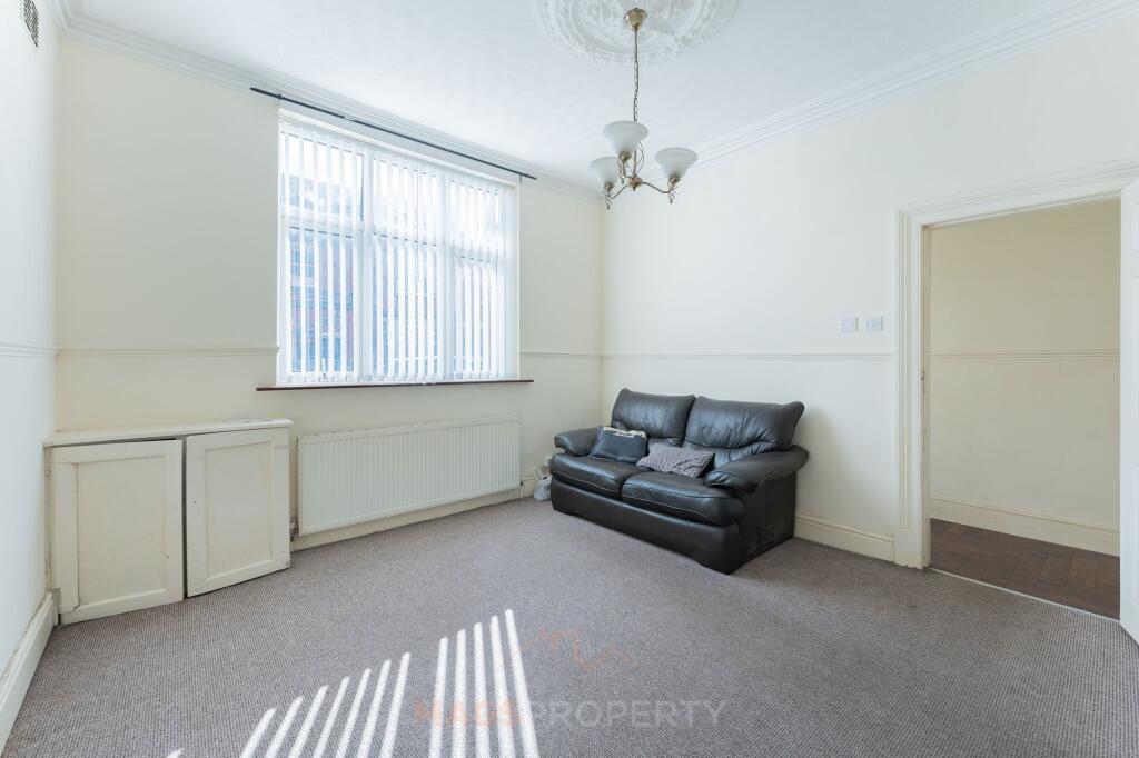 House in Warrington, Golborne - More