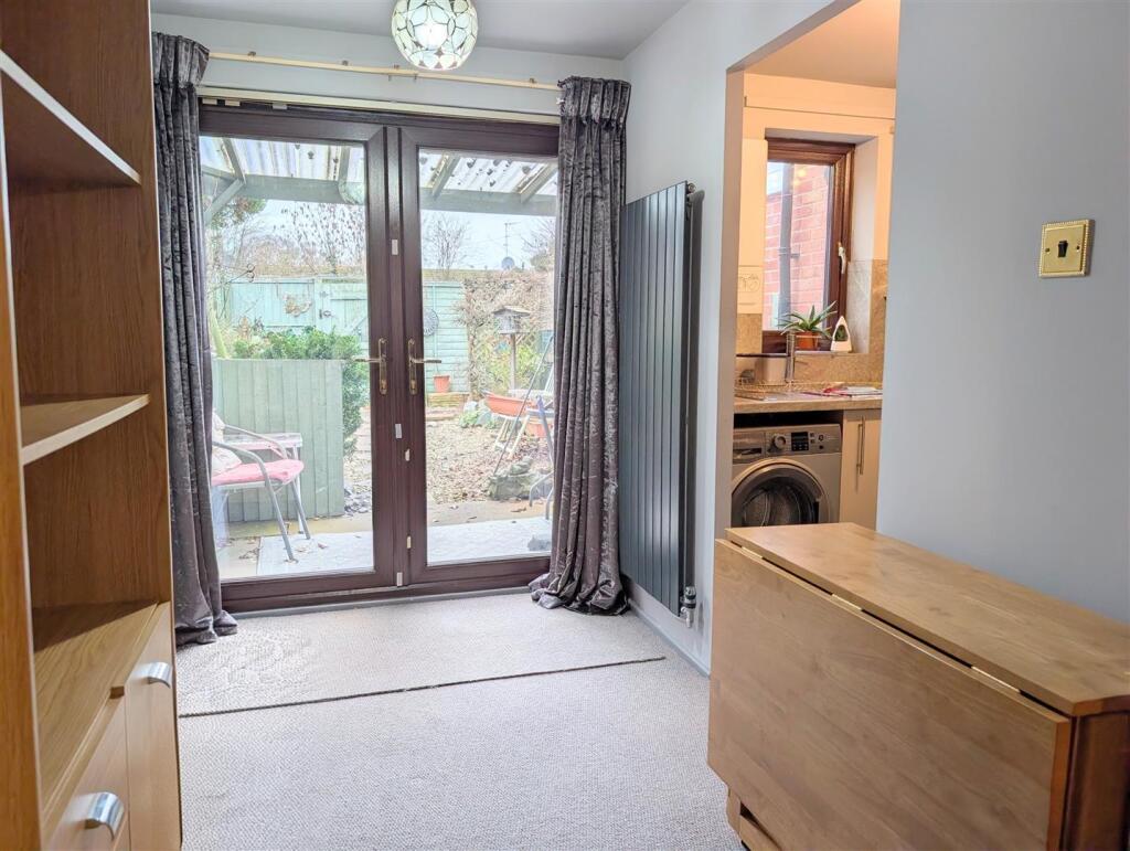 18 The Ridings, Bicton Heath, Shrewsbury, SY3 5ES photo 4