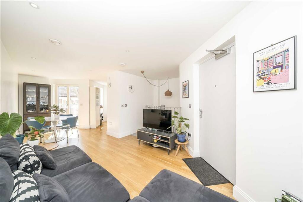 Apartment in London - View 2
