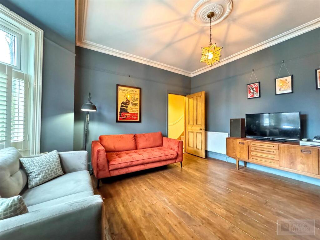 House in High Peak, Fairfield - View 2