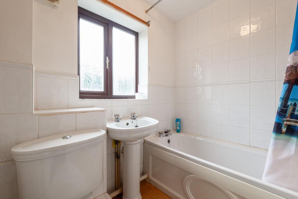 4-bed semi-detached on Hillside Croft, Napton, Southam, £325,000