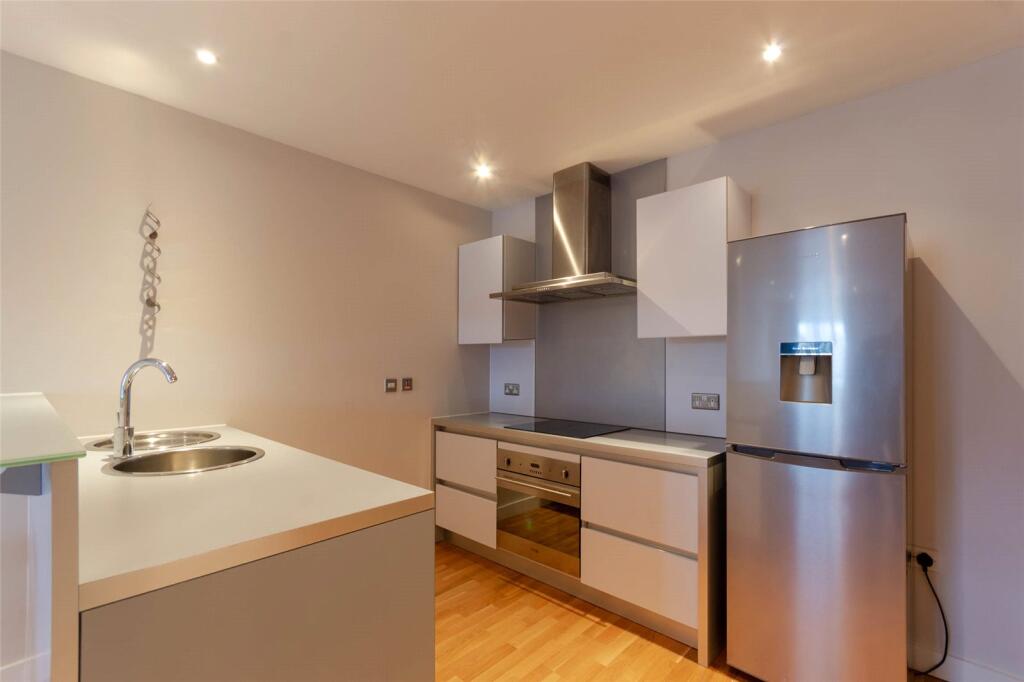 Apartment in Newcastle upon Tyne - View 3