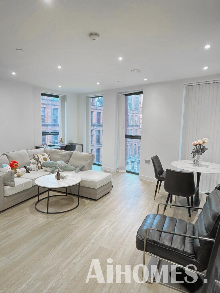 Main image of property: Manchester New Square, 42, Whitworth Street, MANCHESTER