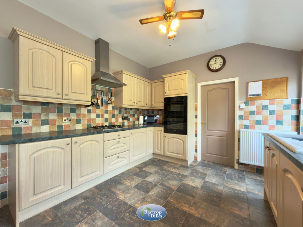 3-bed detached on Hillside Crescent, Worksop, S81, £360,000