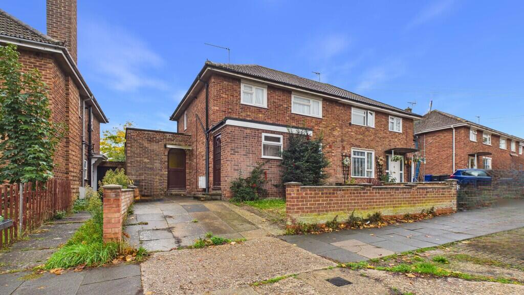 3-bed semi-detached on Severn Road, Bury St Edmunds, £250,000