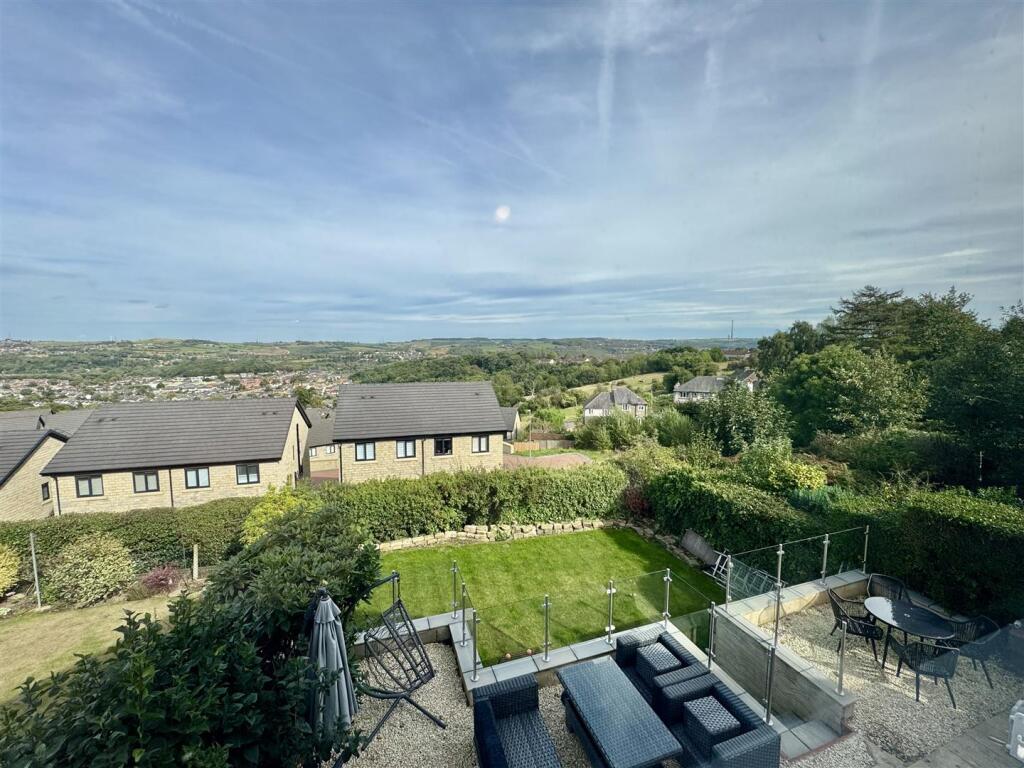 House in Huddersfield - View 3