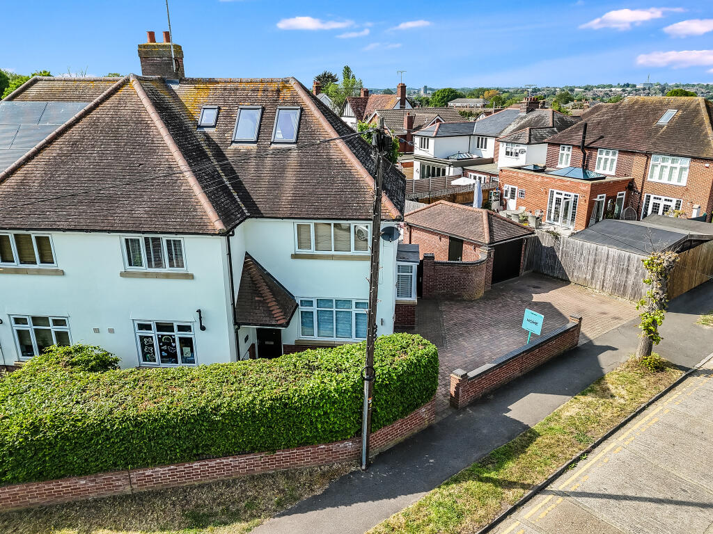 Main image of property: Chelmerton Avenue, Great Baddow, Chelmsford