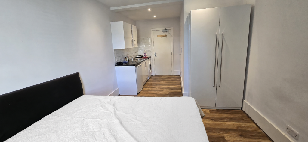 Studio flat for rent
