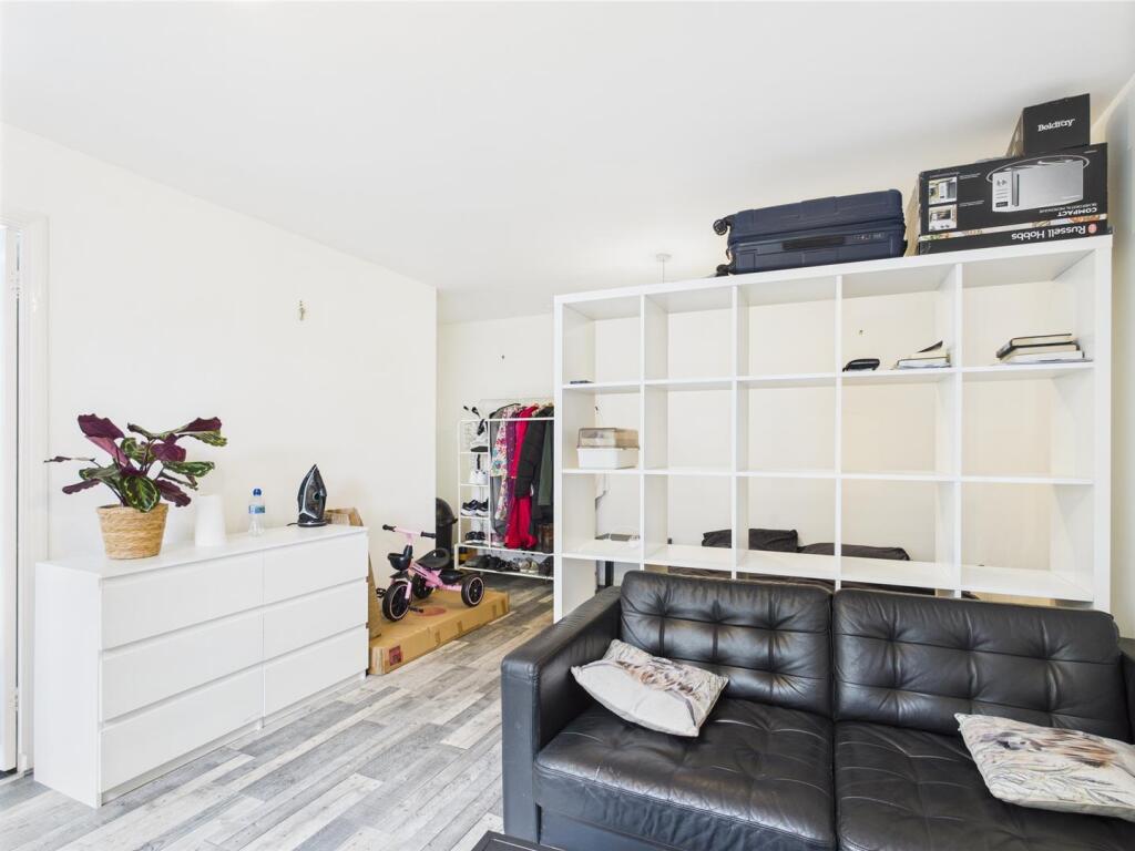 Apartment in London - View 5
