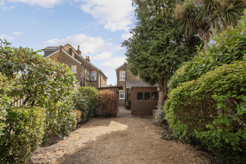 House in London, Tolworth - View 4