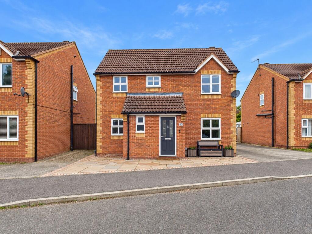 3-bed detached on Peartree Close, Barlby, YO8, £280,000
