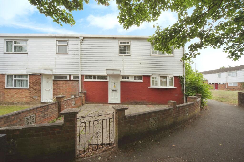 3-bed terraced on Chelsea Gardens, Houghton Regis, Dunstable, £285,000