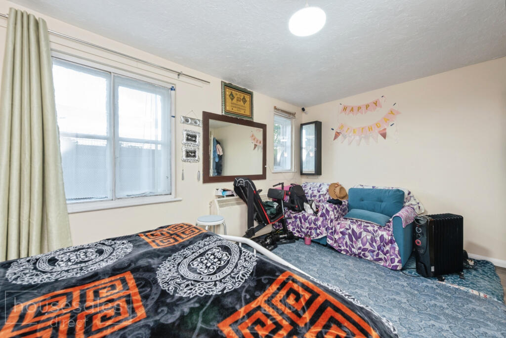 Apartment in Twickenham - View 3