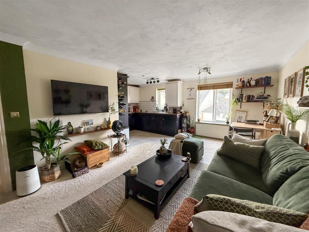 Apartment in Truro - More