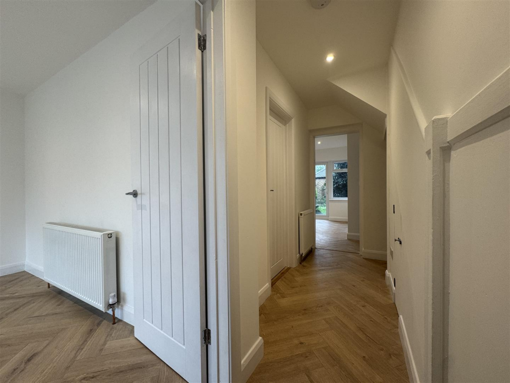 Douglas Close, Worthing, BN11 5LF photo 3