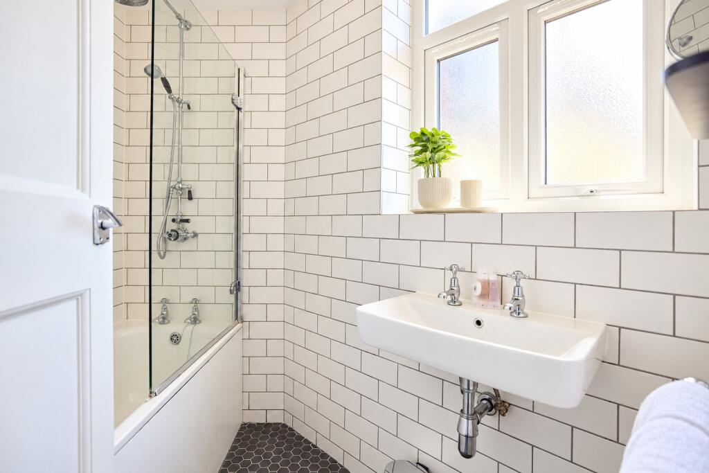 Apartment in London - View 5