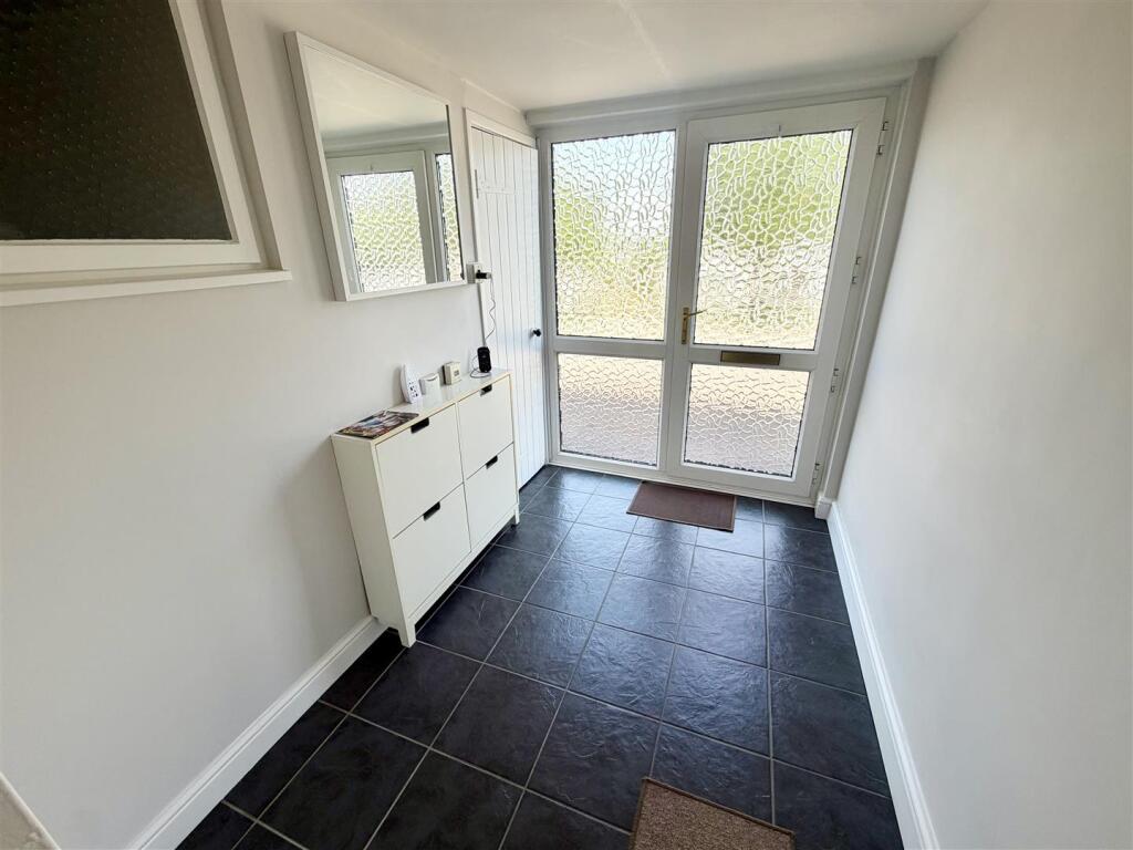 Crane Furlong, Highworth, Swindon - More