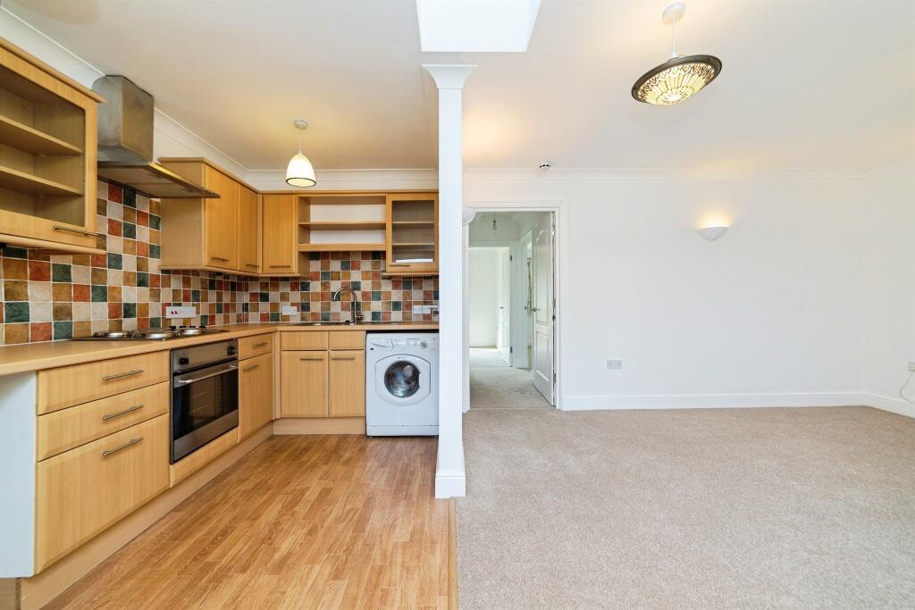 House in East Hertfordshire, Hertford - More