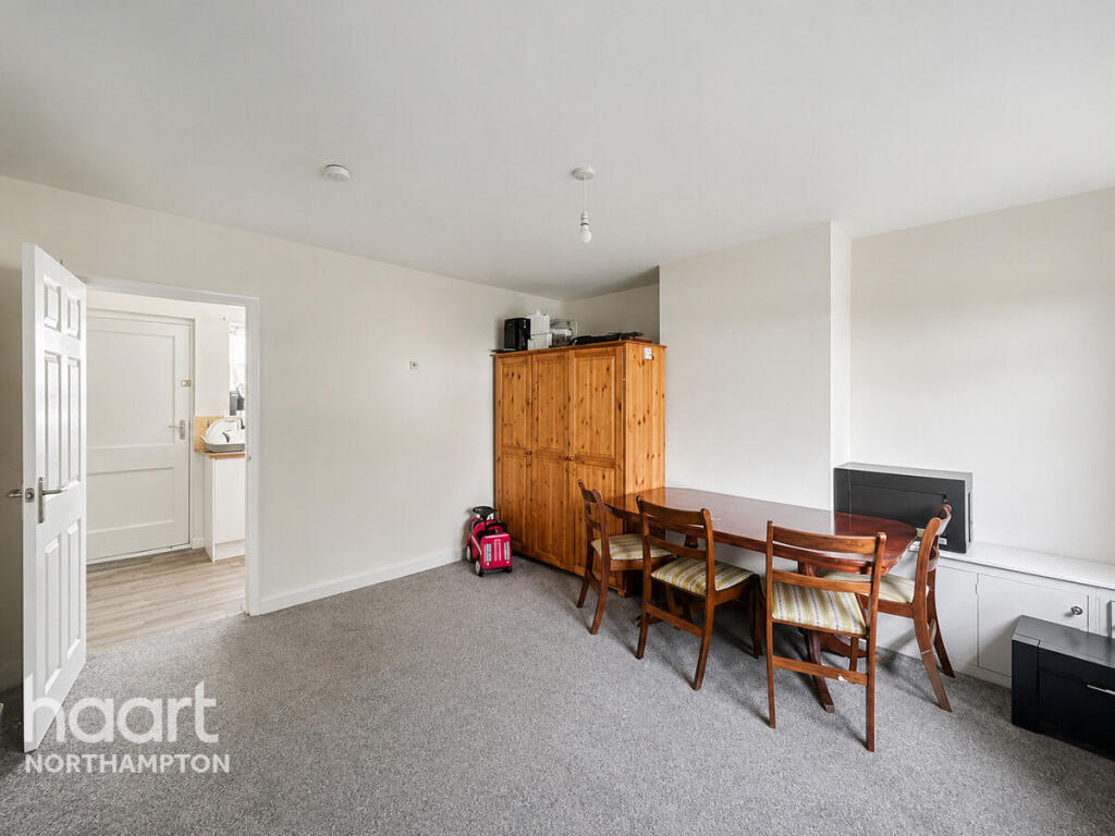 House in Northampton, Kingsthorpe - View 3