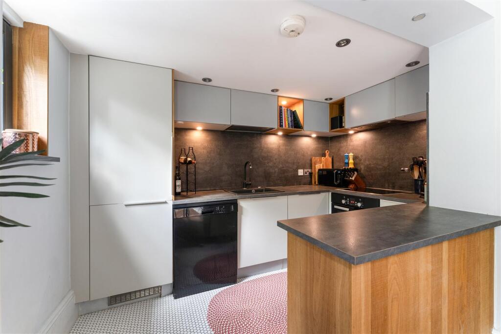 Apartment in London - View 3