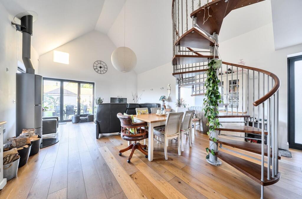 House in Redhill - View 4