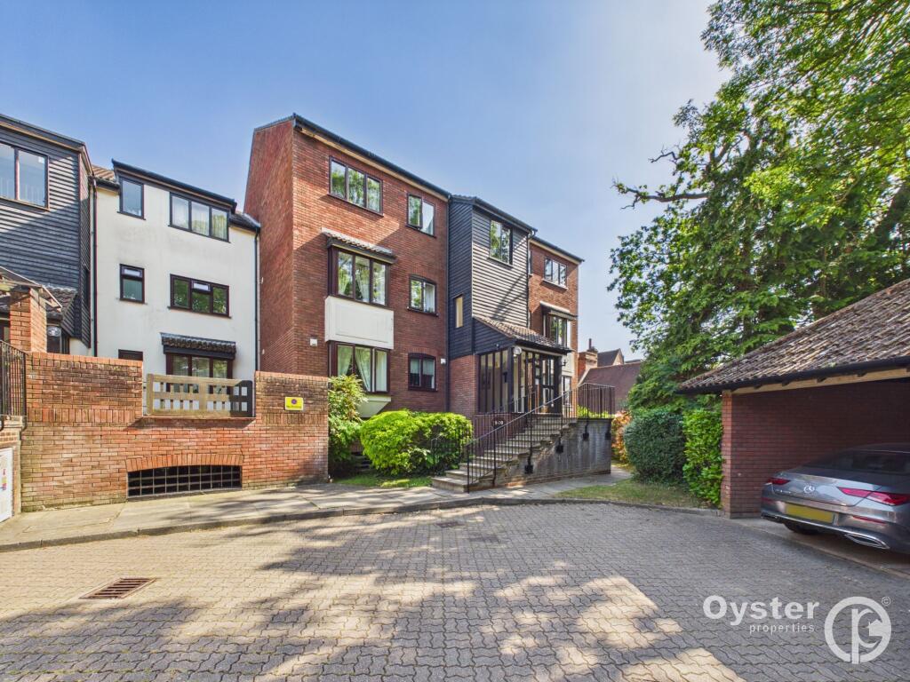 Main image of property: Oakdene Close, Pinner, HA5