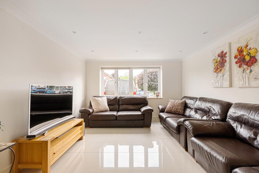 House in Dartford, Longfield Hill, Longfield and New Barn - More