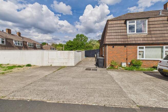 Garage &amp; Workshop @ Blackthorn Road, Hartcliffe, B
