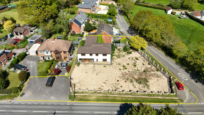 Yellow line (front elevation).png