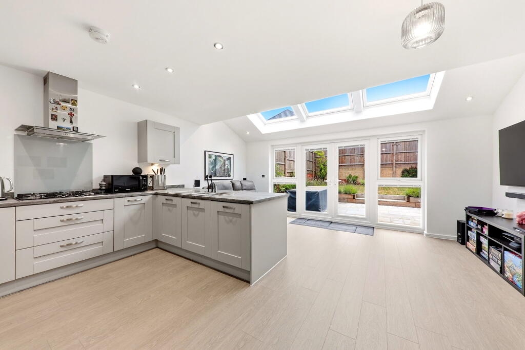 House in Wakefield - View 2