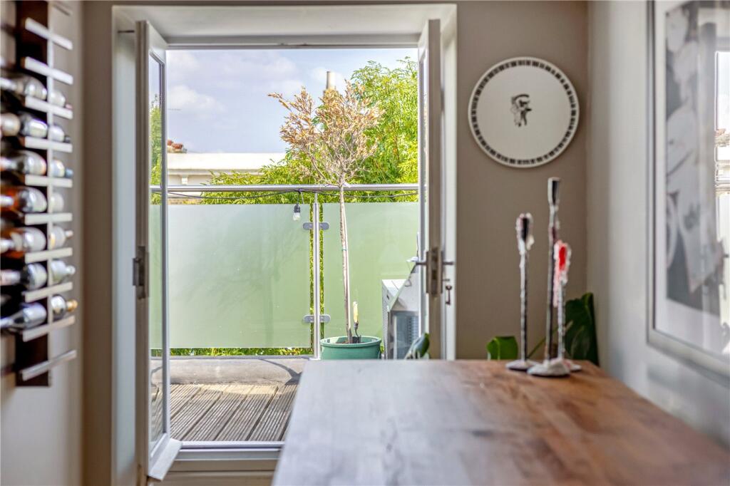 Apartment in London - View 5