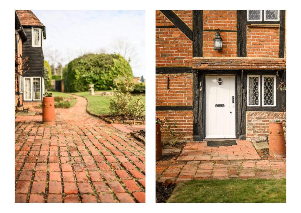 The Ridings, Cobham, KT11 photo 3
