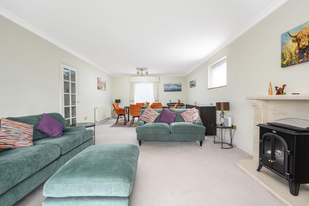 Apartment in Walton-on-Thames, Surrey - More