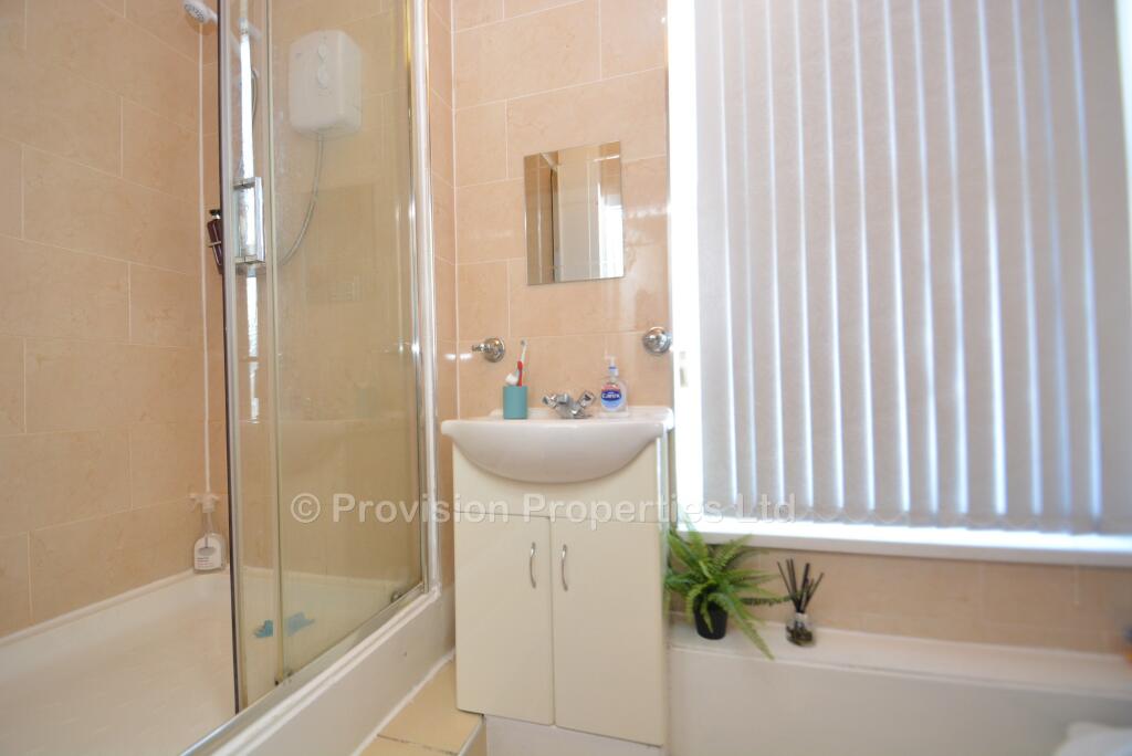 6 bedroom terraced house for rent