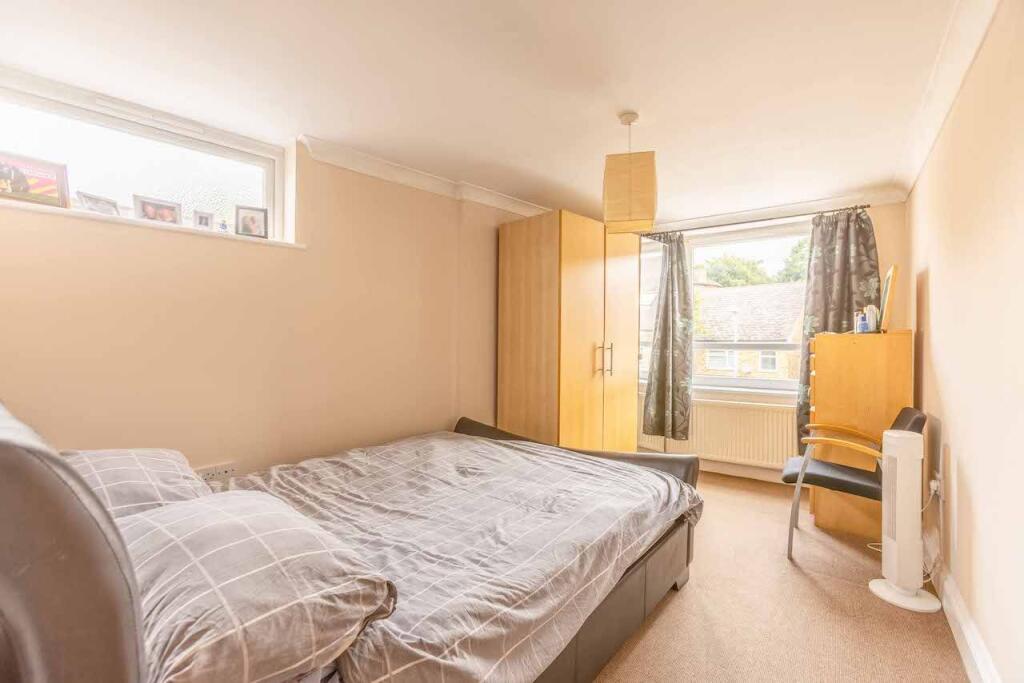 Apartment in Richings Park, Iver - View 5