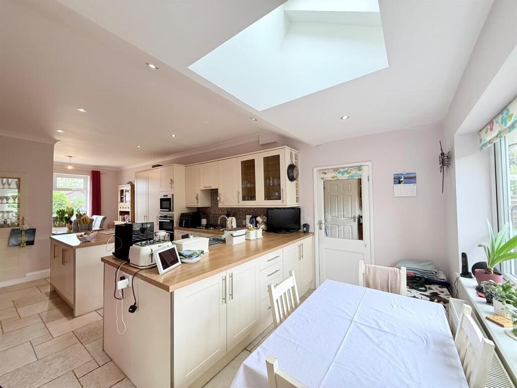 Wimborne Road West, Wimborne - View 4