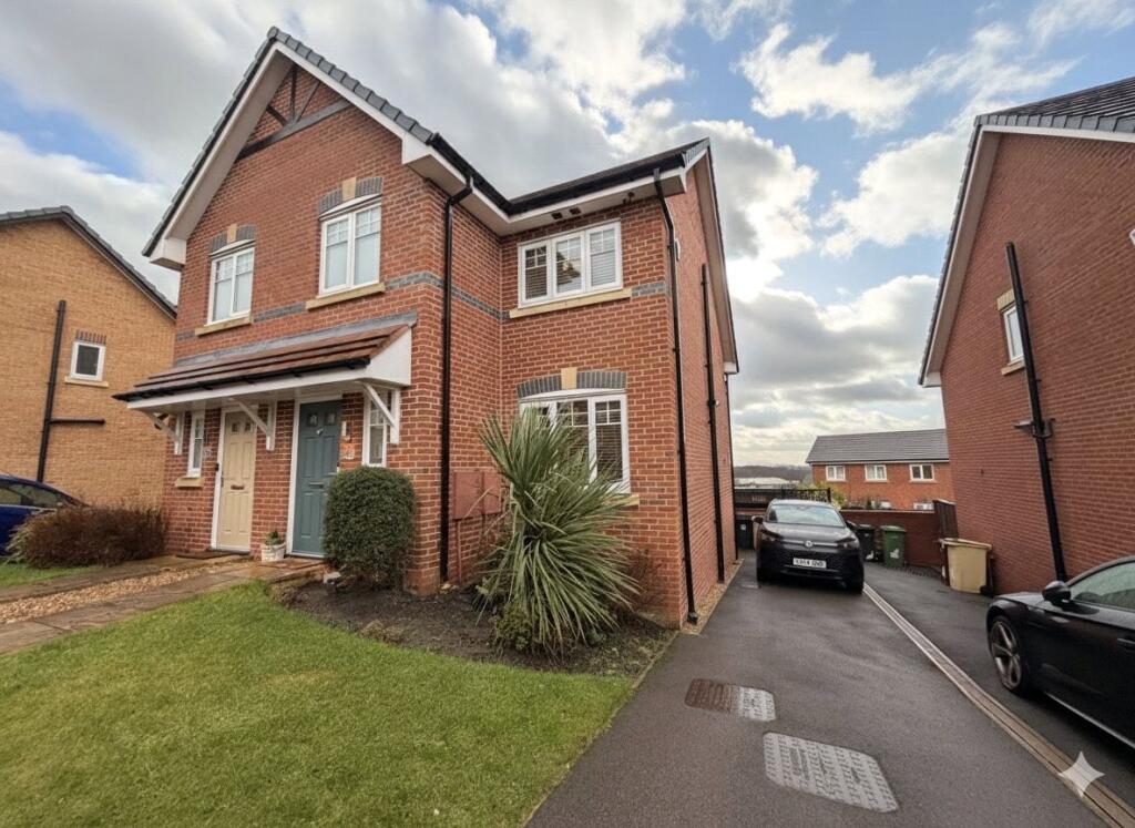 3-bed semi-detached on College Drive, Horwich, Bolton, Greater Manchester, BL6, £250,000
