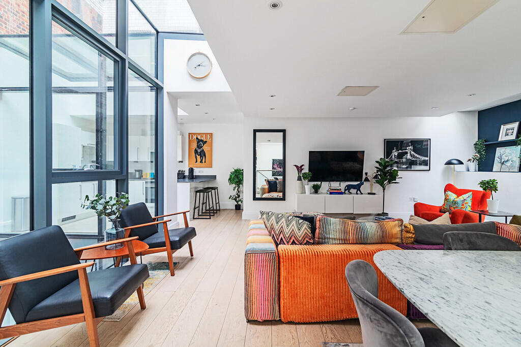 Main image of property: Lincoln's Inn Fields, Holborn WC2