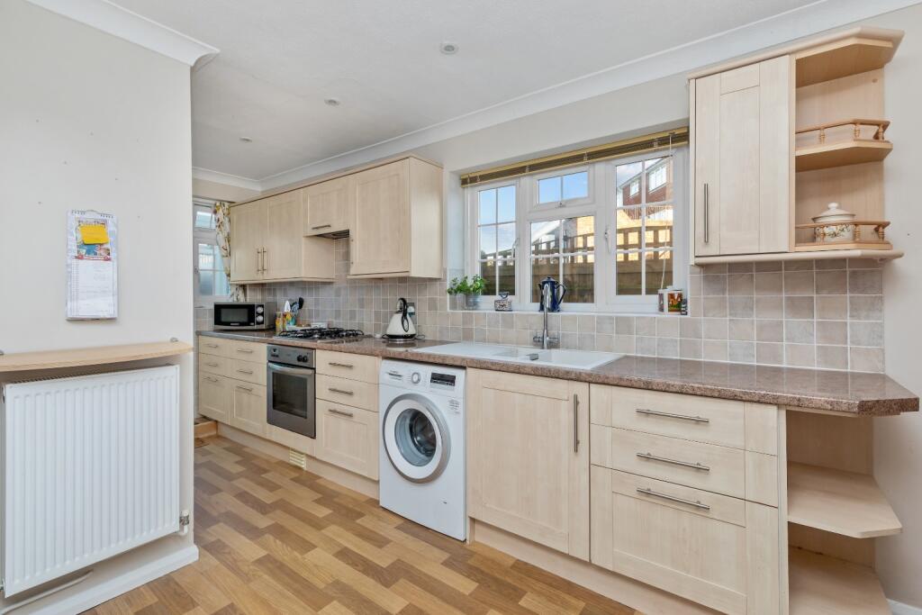 Springett Avenue, Ringmer, Lewes, East Sussex, BN8 photo 2