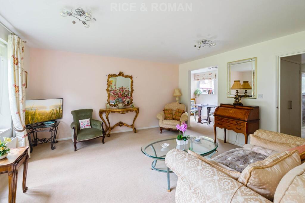 Apartment in Slough - More