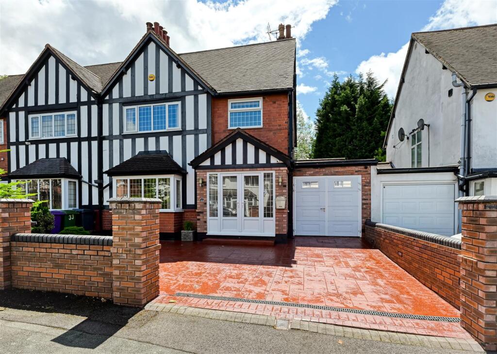 Main image of property: 35 Copthorne Road, Penn Fields, Wolverhampton, WV3 0AB