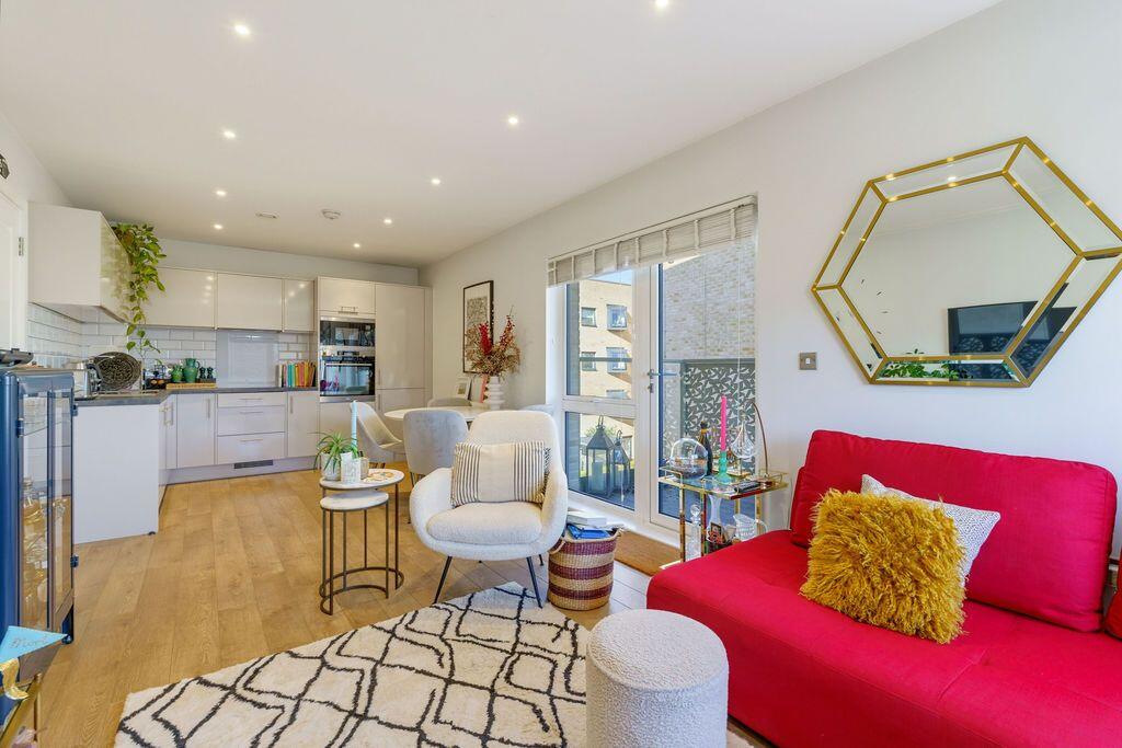 1-bed flat on Elmington Road, SE5, £325,000